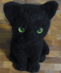 初羊毛フェルト黒猫1.JPG